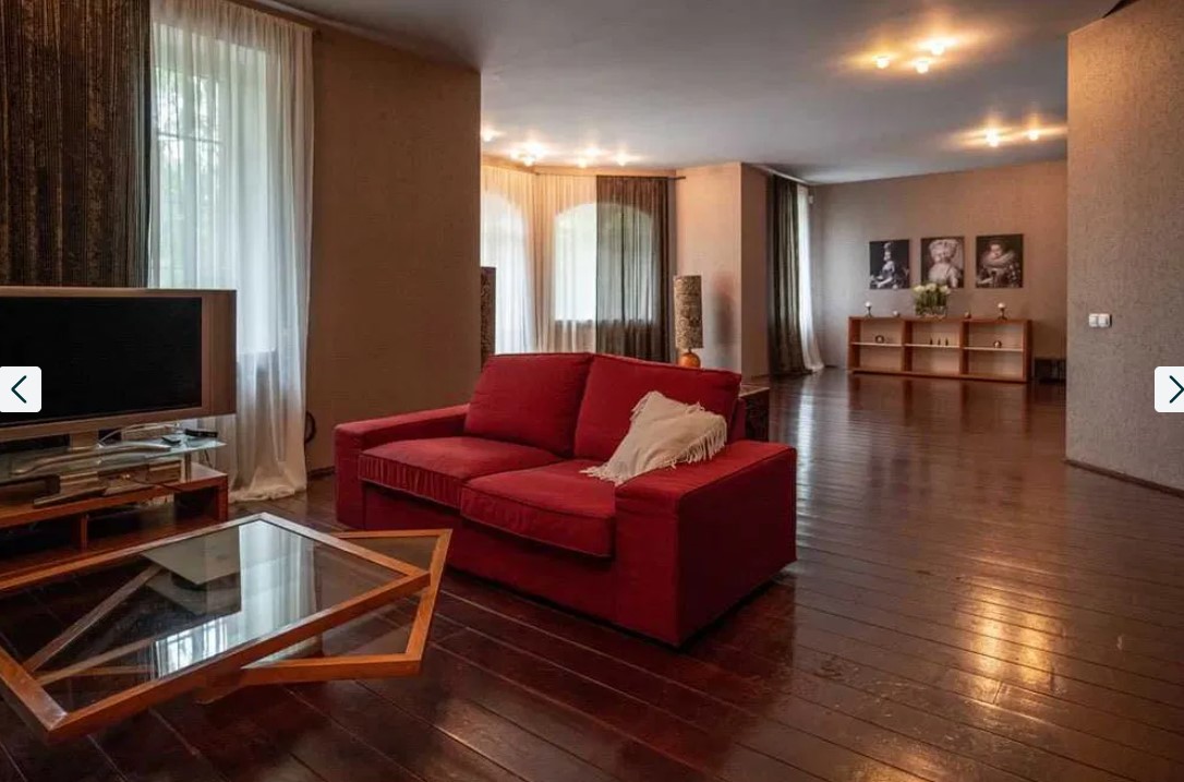 Під Києвом здають будинок за 100 тисяч гривень на добу: як він виглядає